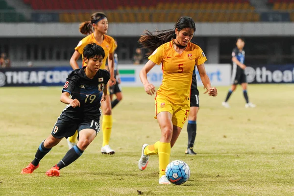 Bóng đá nữ Việt Nam giao hữu Trung Quốc 2013